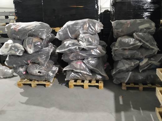 TFN Ventures Grade A used shoes and handbags warehouse photo 3