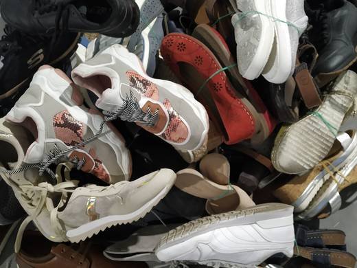 TFN Ventures Grade A used shoes and handbags warehouse photo 11